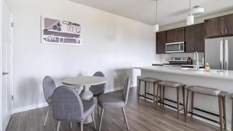 Landing Modern Apartment with Amazing Amenities (ID1209X830) Condominio in Dundee