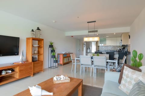 Precious Ruby Two-bedroom condo House in Noord