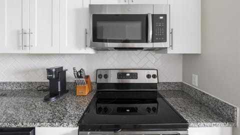 Landing Modern Apartment with Amazing Amenities (ID1374X855) Appartement in North Charleston