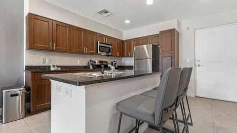 Landing Modern Apartment with Amazing Amenities (ID8740X18) Apartment in West Palm Beach