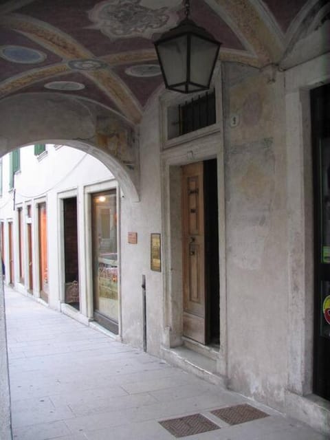 Loft overlooking the old town . Apartment in Feltre