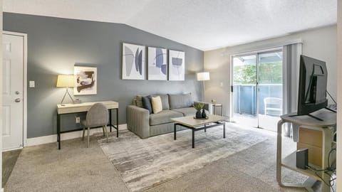 Landing Modern Apartment with Amazing Amenities (ID1004X404) Condo in Federal Way