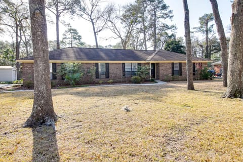 Single-Story Savannah Home with Private Backyard! House in Wilmington Island