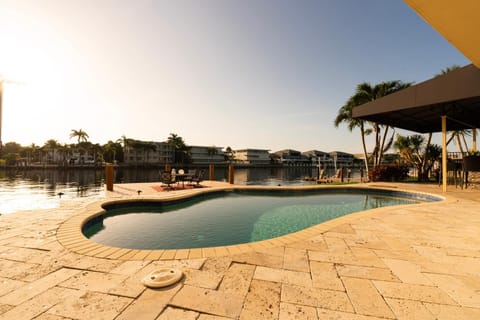 5 Bedroom Luxe Villa on Deep Water Intracoastal Haus in Hillsboro Beach