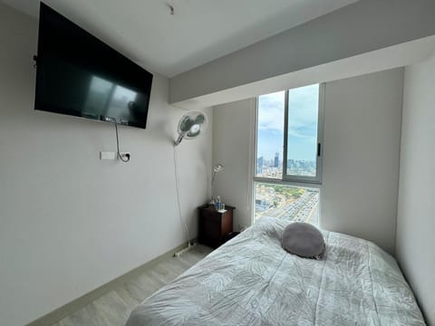 Dormitorio privado súper acogedor y una gran vista a la Ciudad Vacation rental in San Borja