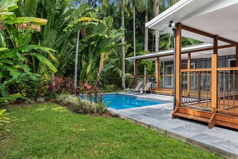 5 Cowrie Street - 4 Bedroom Beachside Queenslander House in Port Douglas