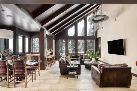 Bronson by AvantStay Luxurious Home On The Slopes House in Palisades Tahoe (Olympic Valley)