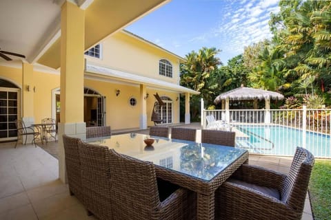 Barbados in the Tropics - 5 Bedroom Luxury Home House in Port Douglas