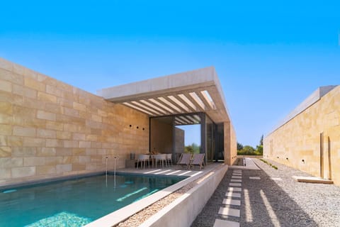 Property building, Day, Pool view, Swimming pool