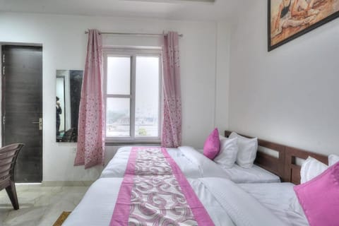 The Noble Suites, Near Spectrum Mall Hôtel in Noida