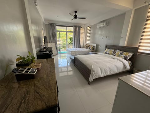 INATO SUITES Rm 2 2 queen beds Bed and Breakfast in Panglao