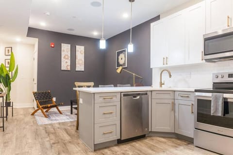 Modern Charm-3BR/3BA with Central Air+Wi-Fi+Patio Apartment in Philadelphia