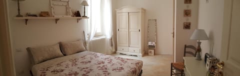 Day, Photo of the whole room, Decorative detail, Bedroom