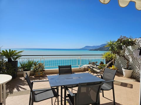 Coastal Paradise - Unrivalled Views of Côte D’Azur Apartment in Ventimiglia