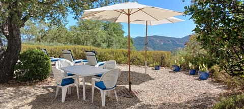 Day, Natural landscape, Garden, Dining area, Garden view, Mountain view