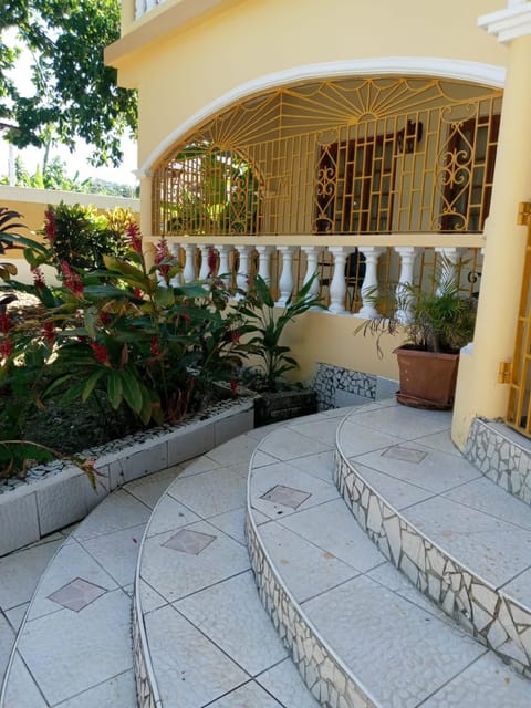 Mumatt Guest House Villa in Port Antonio