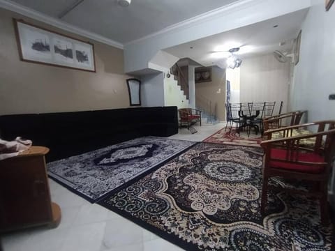 Zahra Homestay 2 Haus in Ipoh