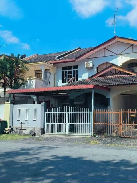 Farrelhome langkawi affordable & comfortable house Casa in Kedah