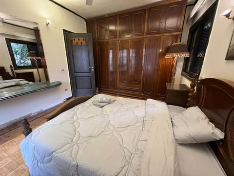 2 Bedroom Cozy Apt Walk to Nile Condo in Cairo Governorate