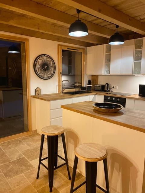 Chalet Yeti 8 personnes location de ski offerte Chalet in Briançon