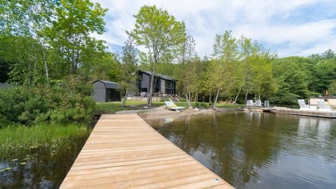 Silverwood - A Modern Lake House on Lake Rosseau Casa in Seguin