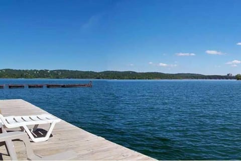 Tribesman Resort #2 on Table Rock Lake by Silver Dollar City Chalet in Indian Point