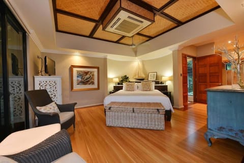 Solander Sunrise - the perfect beach location Villa in Port Douglas