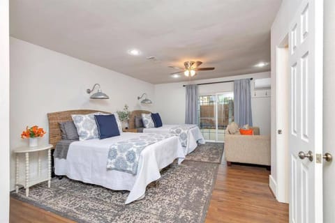 Grapevine Oasis, with Pool Casa in Grapevine