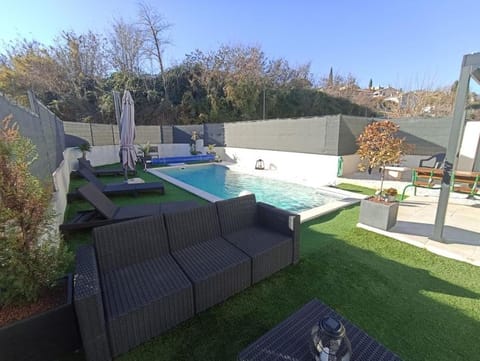 Patio, Day, Natural landscape, Garden, Garden, Garden view, Pool view, Swimming pool, sunbed