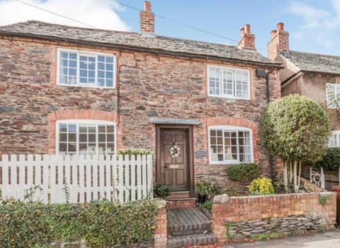 Eaves Cottage House in Charnwood