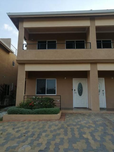 JaVacay 2-Bedroom Pool Balcony Wi-Fi Townhome Apartment in St. Ann Parish