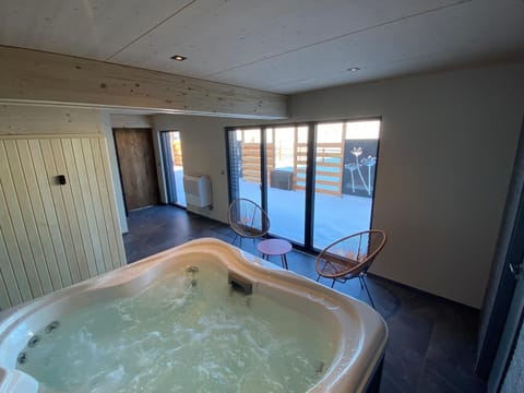 Hot Tub, Spa and wellness centre/facilities