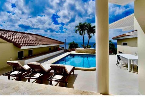 NewVilla-Coral Estate-WalktoBeach-Private Pool-up to 16 Guests SeaView Villa in Curaçao