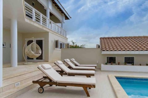 NewVilla-Coral Estate-WalktoBeach-Private Pool-up to 16 Guests SeaView Villa in Curaçao