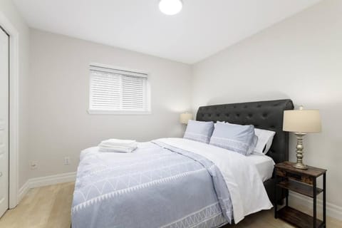 Executive Guest Suite in Surrey, BC Apartment in Surrey