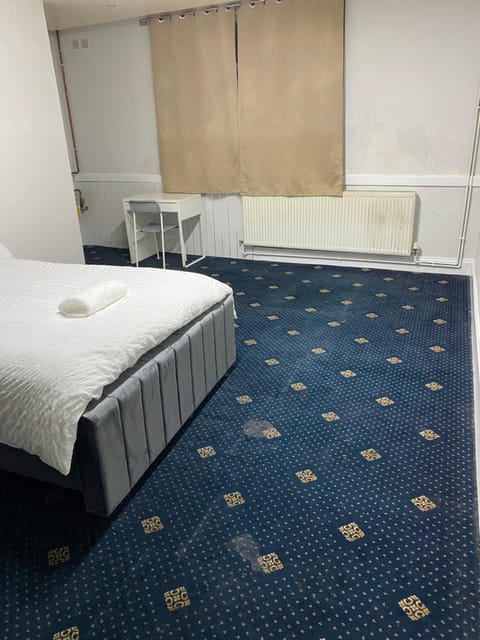 Cozy spacious double room rm 8 Alquiler vacacional in Oldham