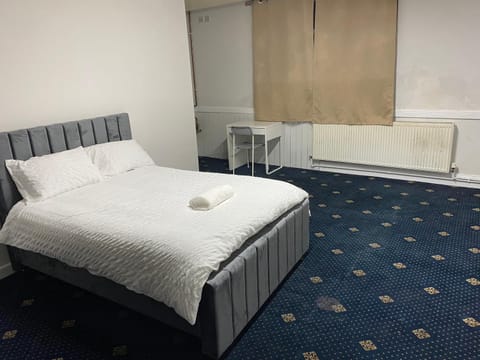 Cozy spacious double room rm 8 Casa vacanze in Oldham