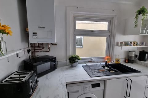 Dog-friendly Gosport town house sleeps 8 House in Gosport