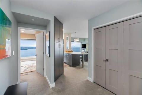 NewMark Tower’s Water Wheel Condo with Sea Views Apartment in Pike Place Market