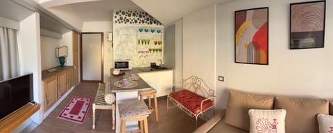 TV and multimedia, Kitchen or kitchenette, Photo of the whole room