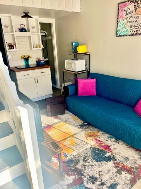 Pop-Of-Color - Loft - Downtown Raleigh - Near NCSU Condo in Raleigh
