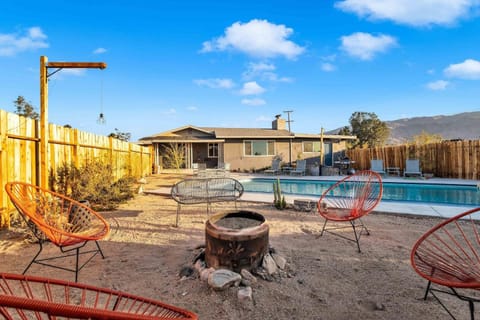 Private Home Pool - Firepit - Casa Delfin House in Twentynine Palms