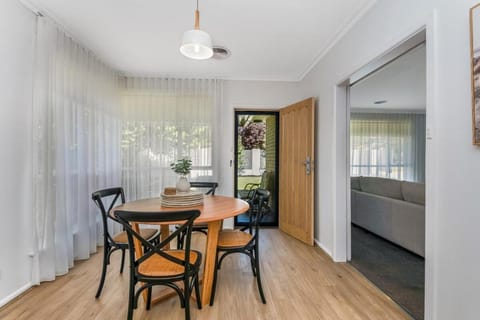 Charming 3BR Home in Bendigo House in Bendigo