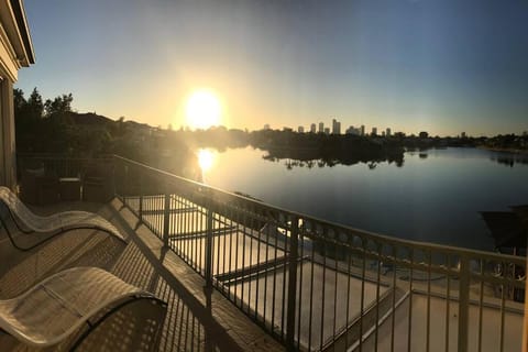 Balcony/Terrace, Lake view, Sunrise