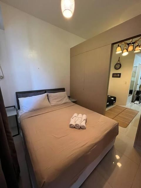 Staycation in the South (Near Manila Airport) Condo in Las Pinas