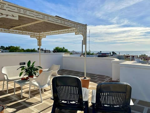 View (from property/room), Balcony/Terrace, Seating area, Dining area, Sea view