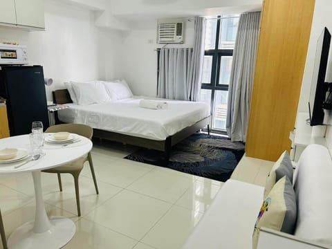 11B Tower 1 Viceroy Residences Mc Kinley Hill BGC Apartment hotel in Makati