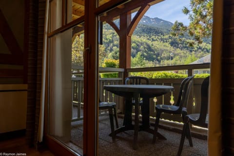 Balcony/Terrace, Garden view, Mountain view