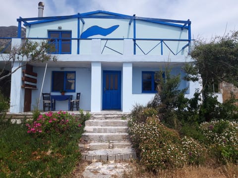 Aegean View House in Icaria