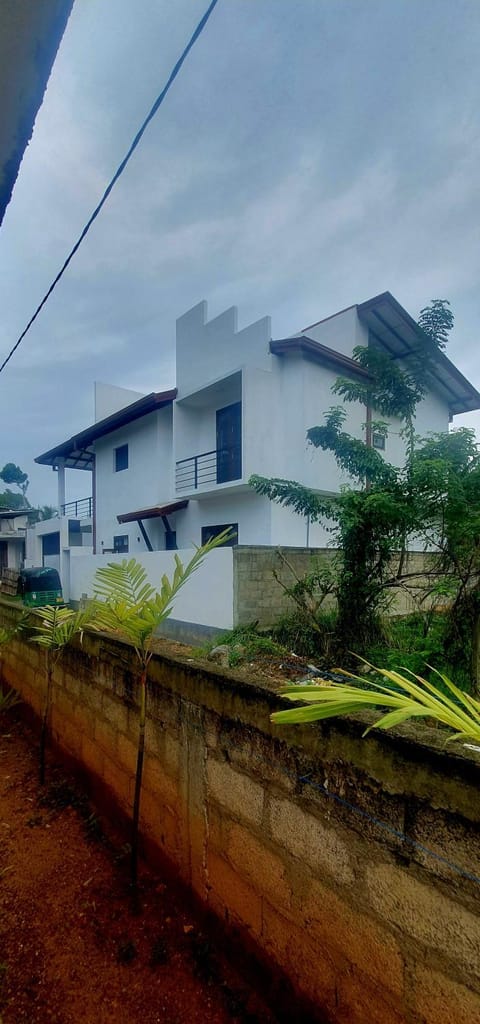 Rental Appartement Mirissa Condominio in Kamburugamuwa